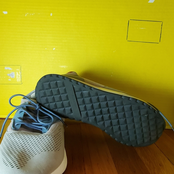 Sneakers - Picture 2 of 2